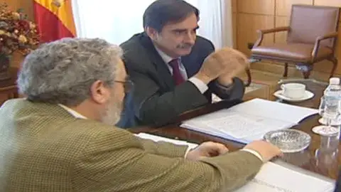 Valeriano Gómez en su reunión por el pacto social Valeriano Gómez en su reunión por el pacto social