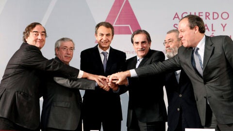 Los firmantes del pacto social