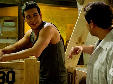 Ulises hace inventario con su padre Ulises hace inventario con su padre