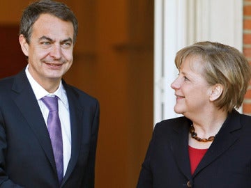 Zapetero recibe a Merkel en La Moncloa