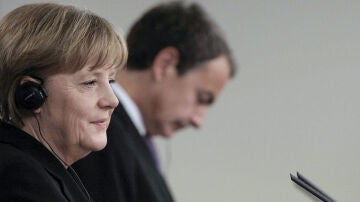 Angela Merkel junto a Zapatero