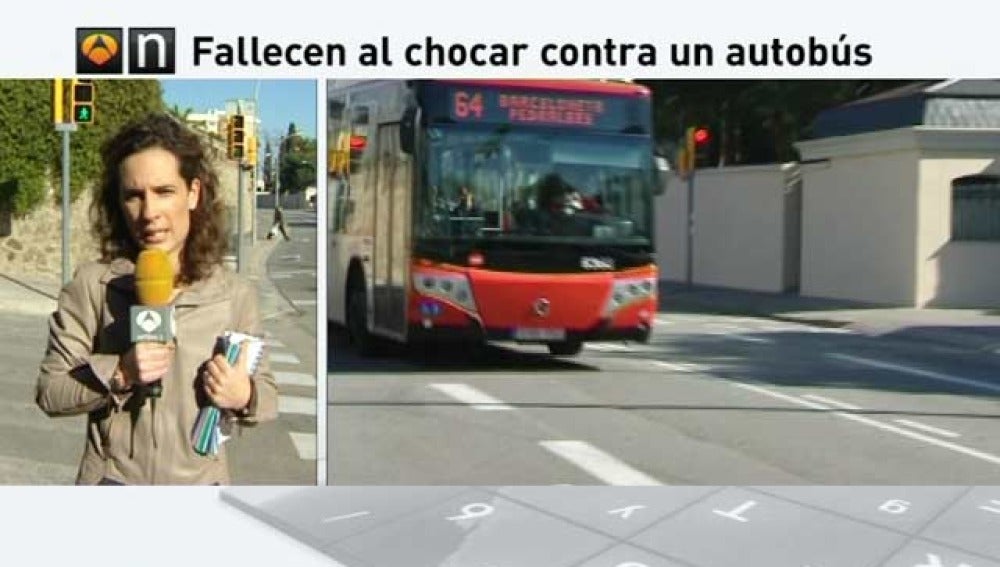 Fallecen tres jóvenes al chocar con un autobús