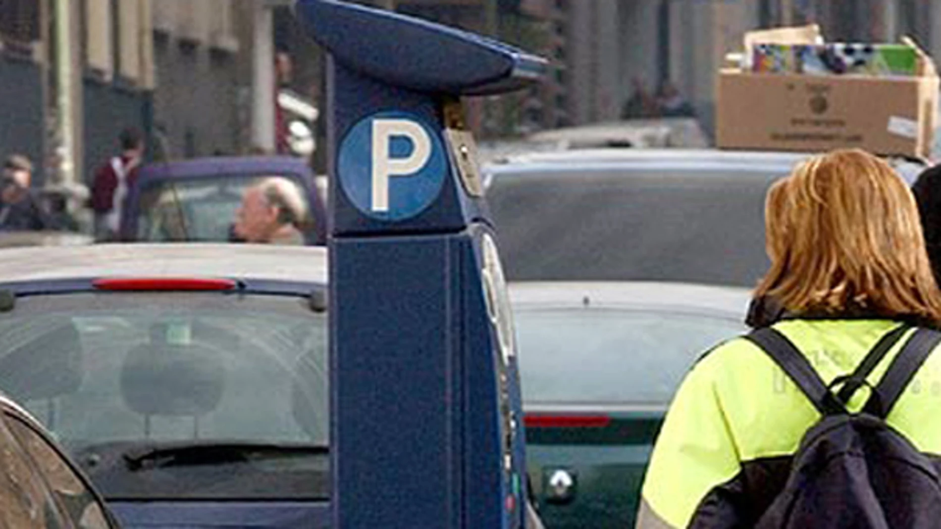 Se come un ticket de la ORA para no ser multado Se come un ticket de la ORA para no ser multado
