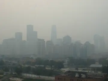 Imagen de la ciudad de Madrid con altos niveles de contaminación Imagen de la ciudad de Madrid con altos niveles de contaminación