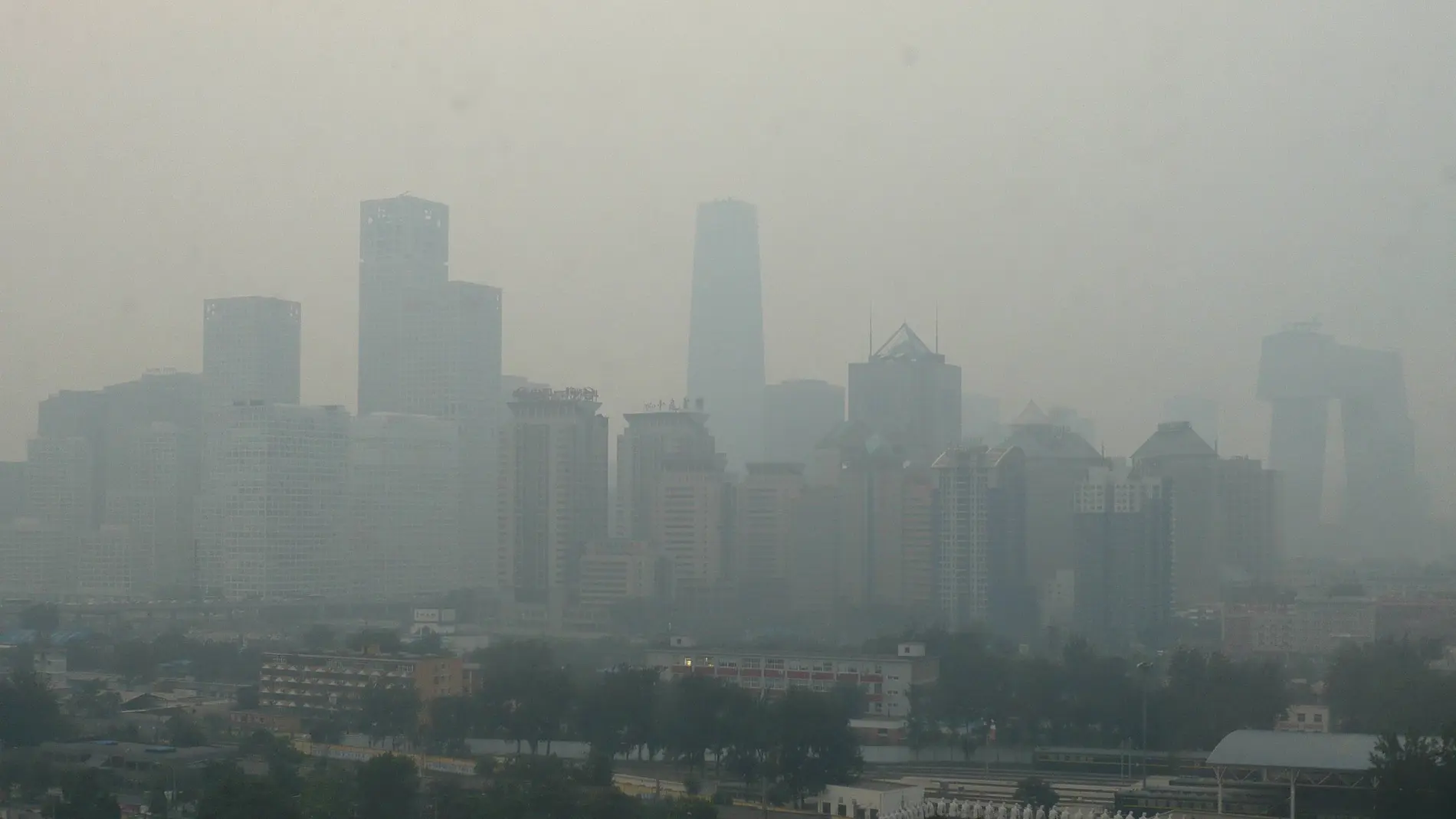 Imagen de la ciudad de Madrid con altos niveles de contaminación Imagen de la ciudad de Madrid con altos niveles de contaminación