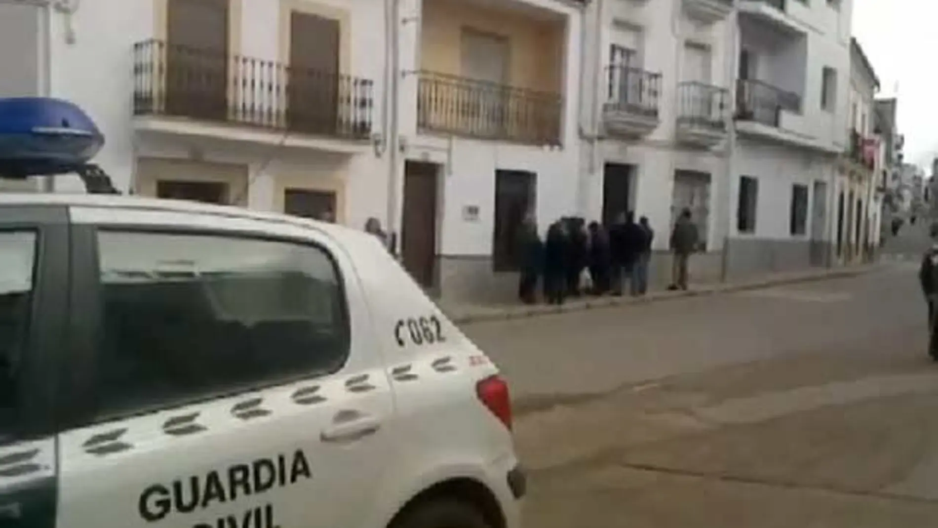La Guardia Civil investiga el crimen de Logrosán La Guardia Civil investiga el crimen de Logrosán
