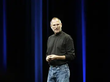 Steve Jobs dejó la dirección de la compañía bajo muchos rumores. Steve Jobs dejó la dirección de la compañía bajo muchos rumores.