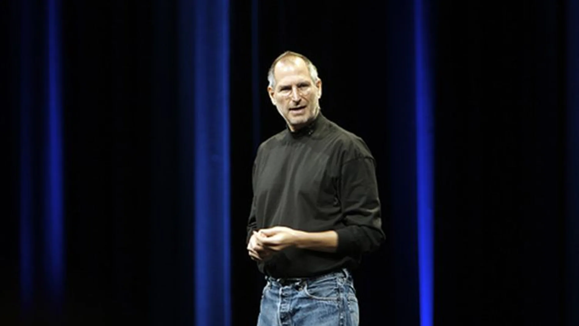 Steve Jobs dejó la dirección de la compañía bajo muchos rumores. Steve Jobs dejó la dirección de la compañía bajo muchos rumores.
