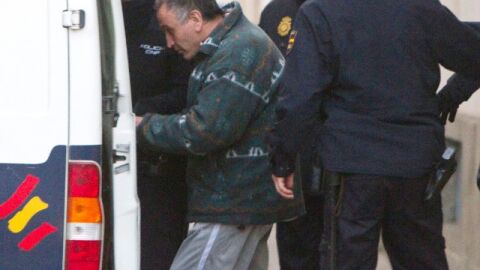 Agentes de la Policia Nacional trasladan a Santiago Del Valle