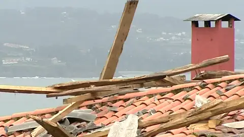 Una casa arrasada por el viento Una casa arrasada por el viento