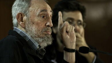 Fidel Castro asegura que le hace 