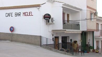 Dos ayuntamientos en un pueblo de 500 habitantes entre Córdoba y Granada