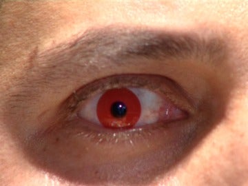 Lentillas rojas para disfrazarse