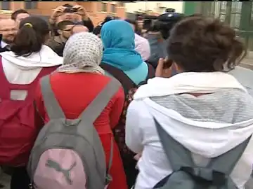 La joven que se negaba a quitarse el velo tendrá que abandonar el colegio La joven que se negaba a quitarse el velo tendrá que abandonar el colegio