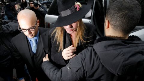 John Galliano llegando a la comisar&iacute;a en Par&iacute;s