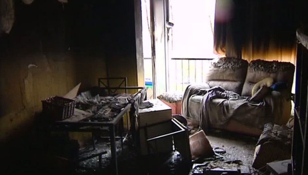 Una de las casas incendiadas