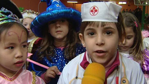 Ni&ntilde;as disfrazadas de Carnaval