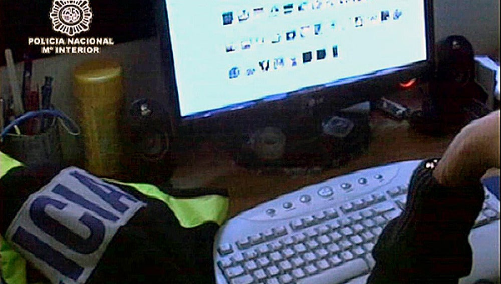 La policía les identificó a través de las redes de intercambio de archivos