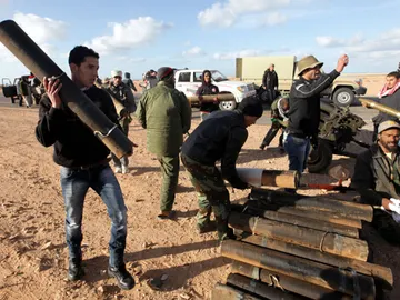 Las tropas de Gadafi recuperan terreno Las tropas de Gadafi recuperan terreno