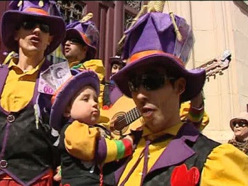 Cádiz celebra sus carnavales a ritmo de comparsa y chirigota