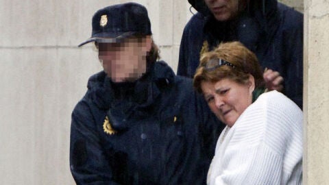 La Polic&iacute;a Nacional traslada a Isabel Garc&iacute;a a la salida del Juzgado de Huelva