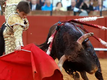 El Juli corta dos orejas en La Maestranza El Juli corta dos orejas en La Maestranza