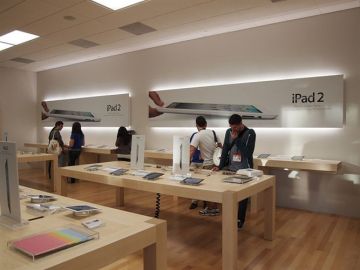 Las tiendas de Apple, preparadas para superar las ventas del primer iPad. Las tiendas de Apple, preparadas para superar las ventas del primer iPad.