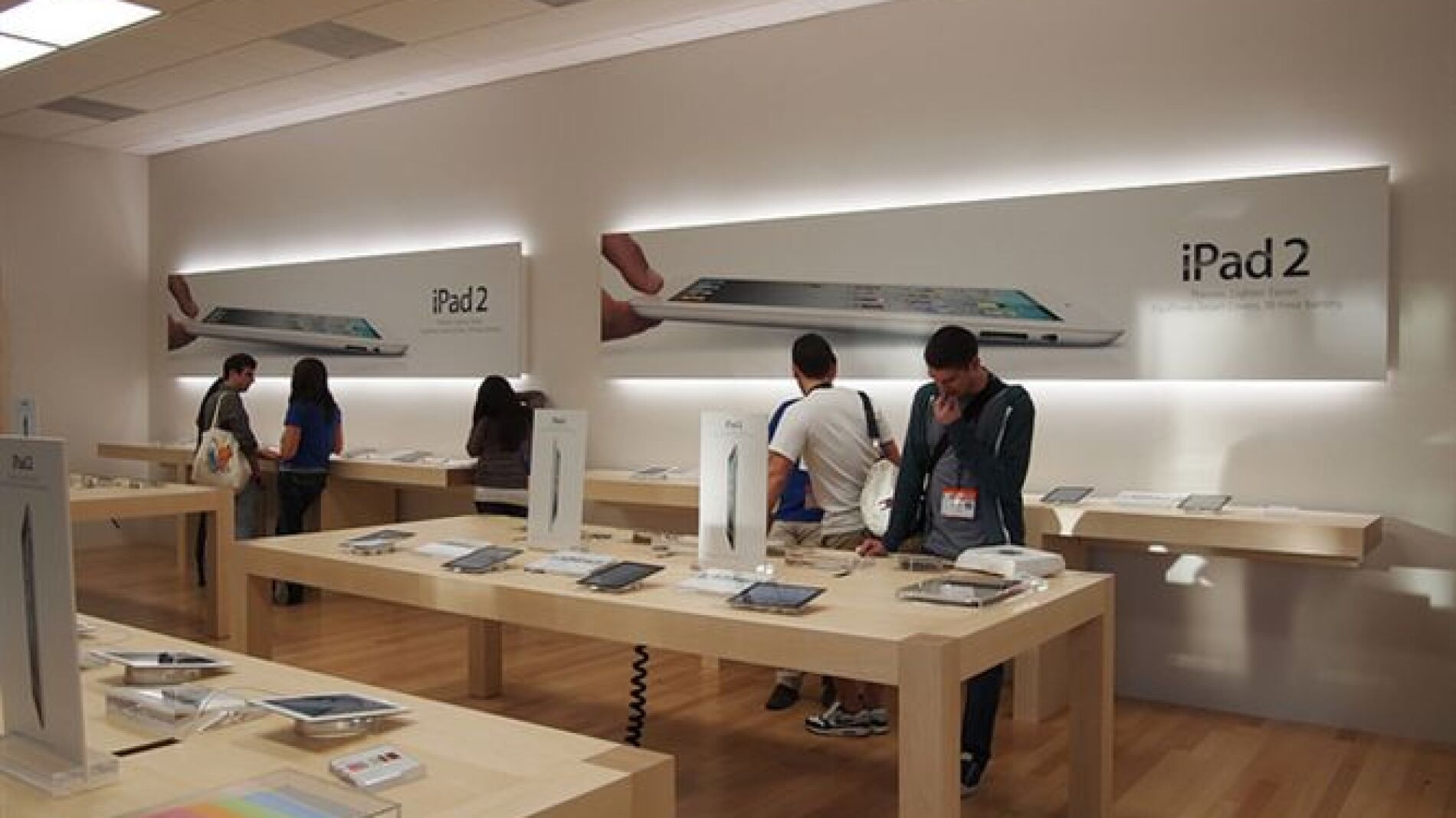 Las tiendas de Apple, preparadas para superar las ventas del primer iPad.