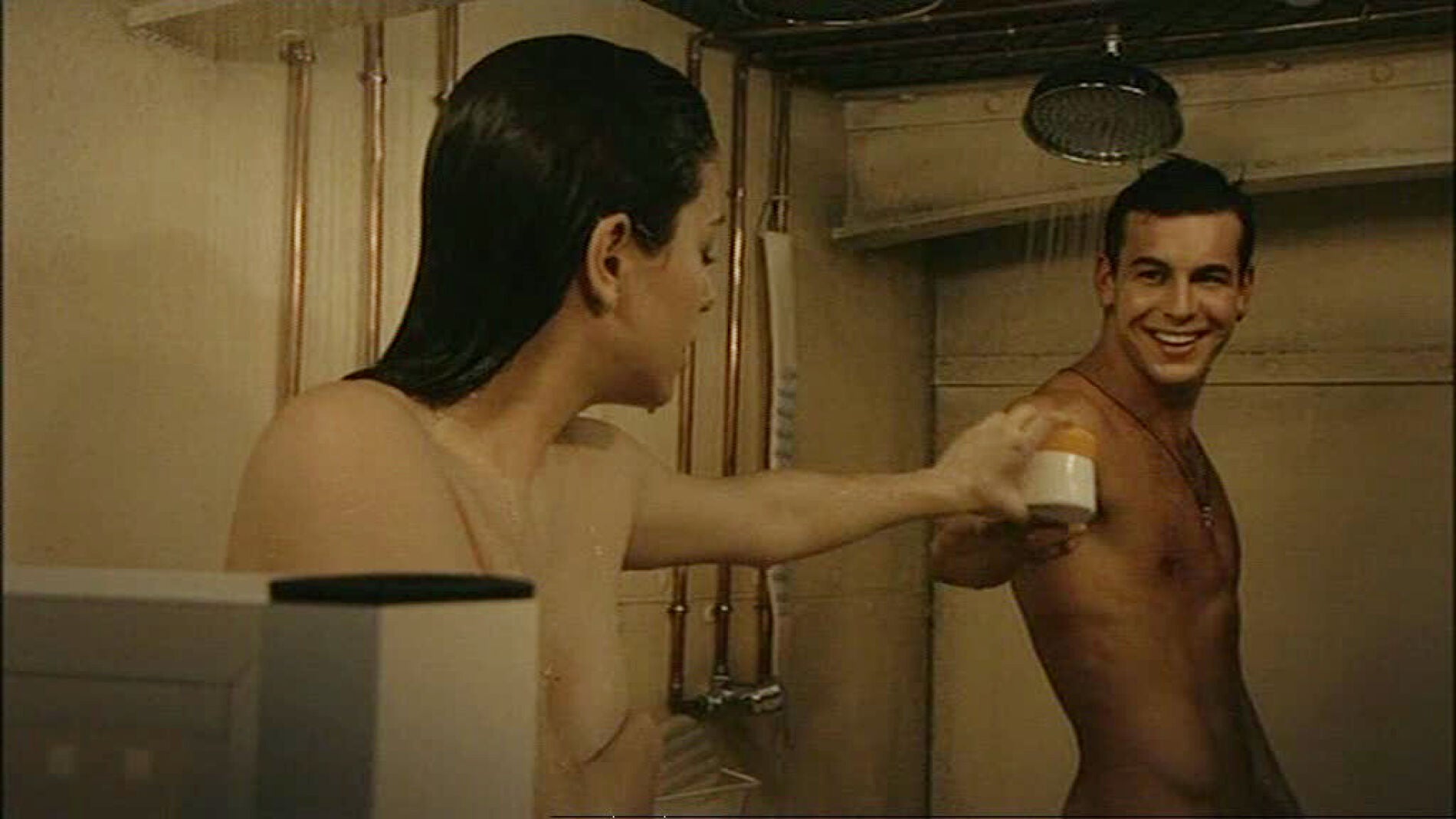 Ainhoa y Ulises comparten ducha 