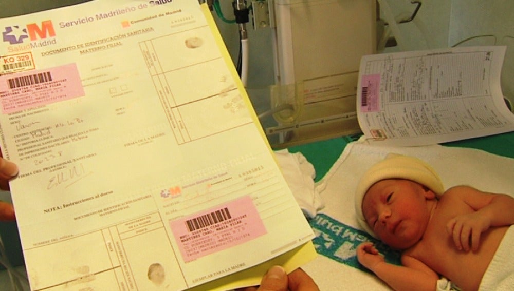 Bebe recién nacido en un hospital