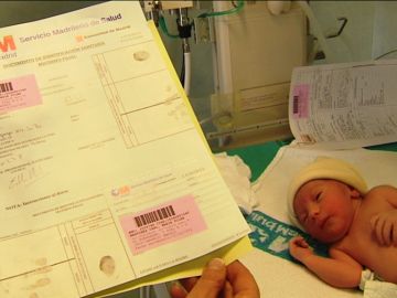 Bebe recién nacido en un hospital