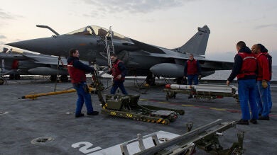 El portaaviones galo Charles de Gaulle, que luchará contra Daesh, ya está operativo en Siria