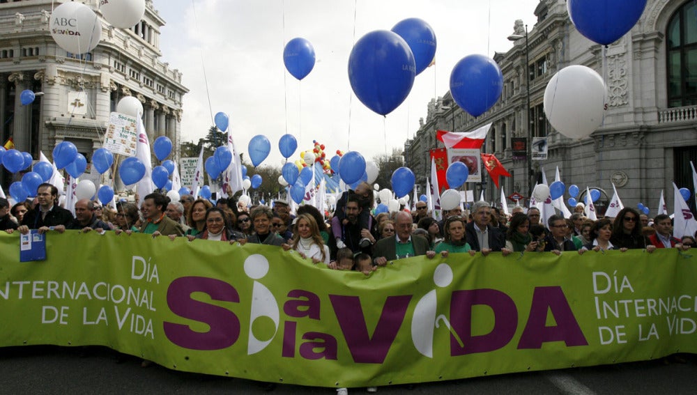 Cabecera de la manifestación del grupo 'provida' en Madrid