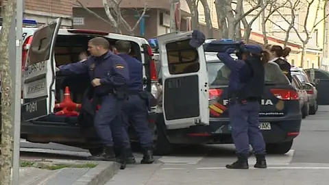 Agentes de la Policía Nacional Agentes de la Policía Nacional