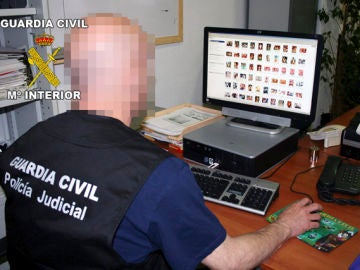 La Guardia Civil detiene la transferencia de archivos pedófilos