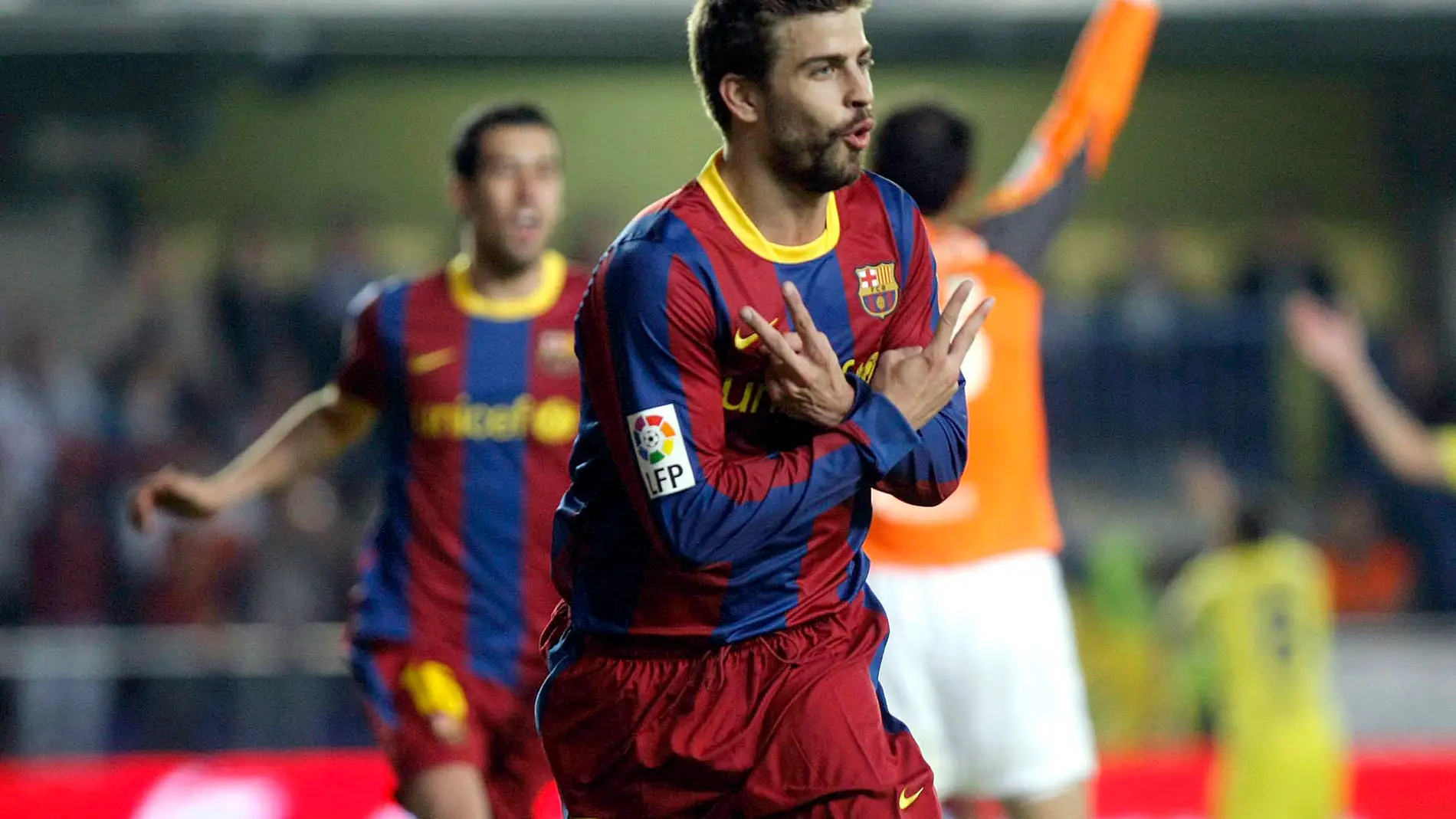 Piqué celebra el gol del Barcelona