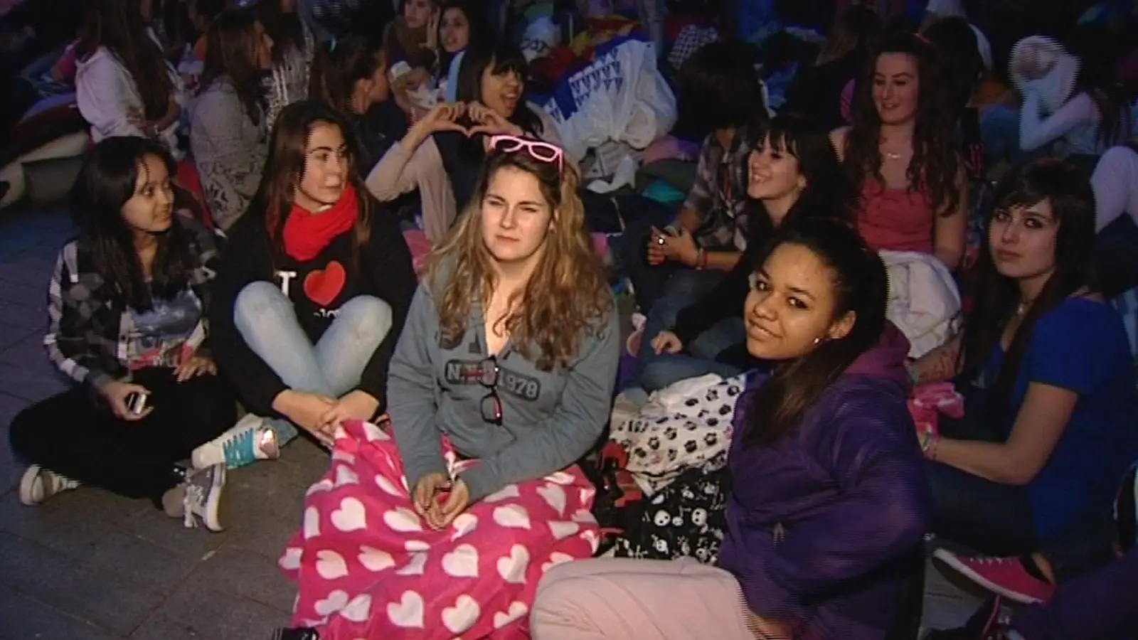Miles de fans españolas se preparan para el concierto de Justin Bieber