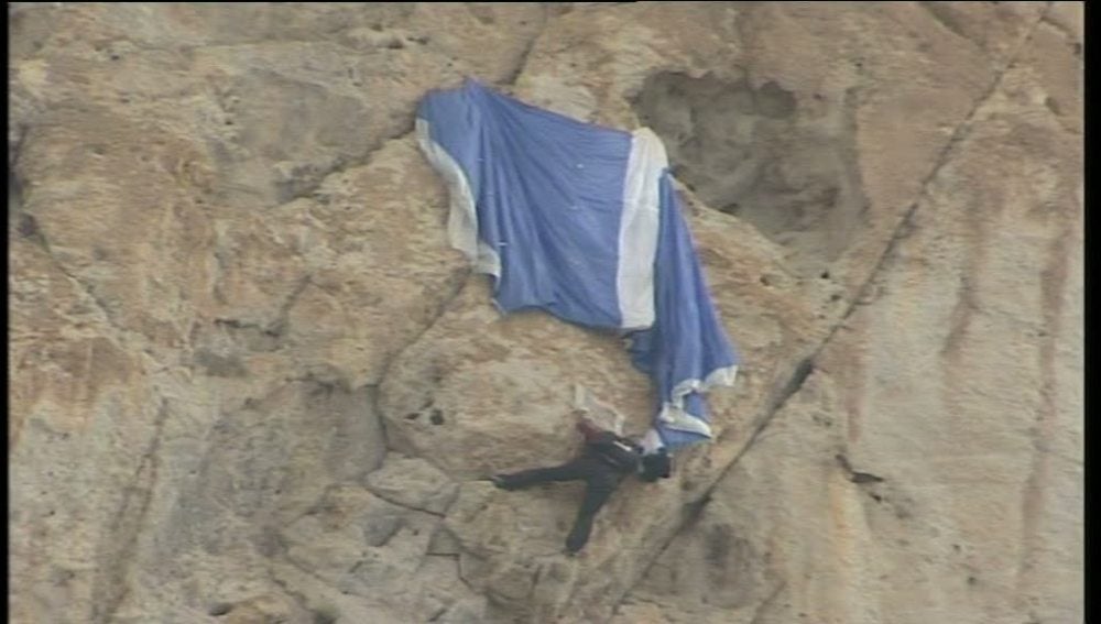 Parapente en el Paraje de Calpe, Valencia