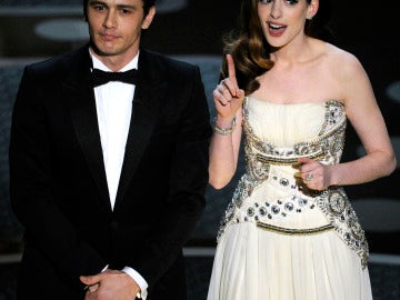 James Franco y Anne Hathaway, presentando la última edición de los Oscar