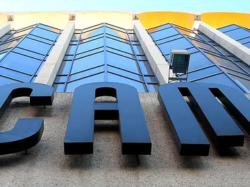 Fachada de la sede principal de la CAM Fachada de la sede principal de la CAM