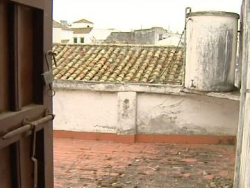 Imagen de la terraza donde quedó atrapado el ladrón