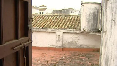 Imagen de la terraza donde qued&oacute; atrapado el ladr&oacute;n