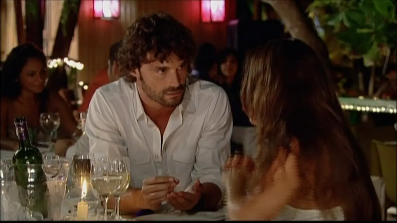 Santiago pide matrimonio a Teresa