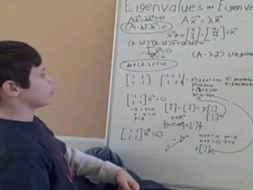 Tiene doce años y estudia Astrofísica