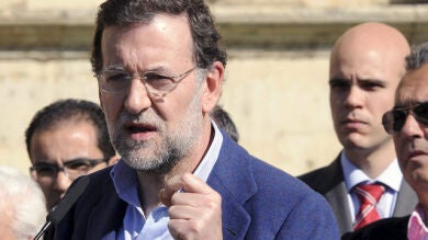 Rajoy aboga por impedir que ETA y sus apoyos estén el 22M