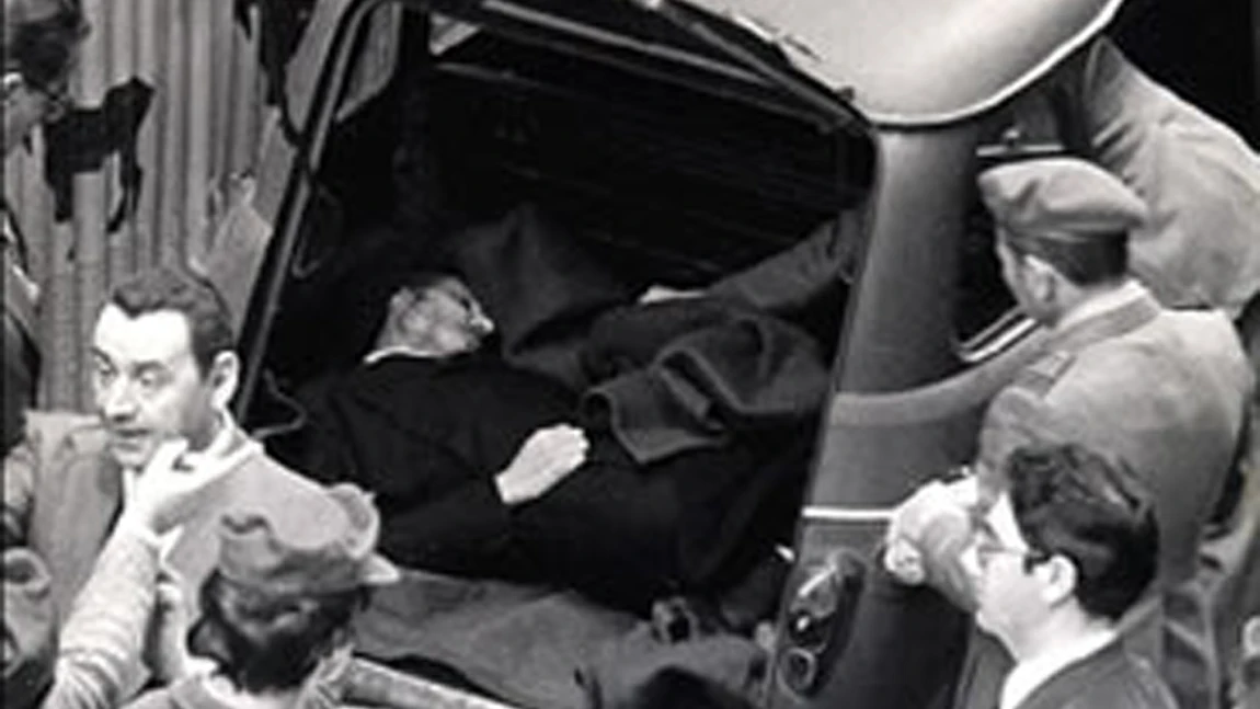 Encuentran el cadáver de Aldo Moro en el maletero de un coche Encuentran el cadáver de Aldo Moro en el maletero de un coche