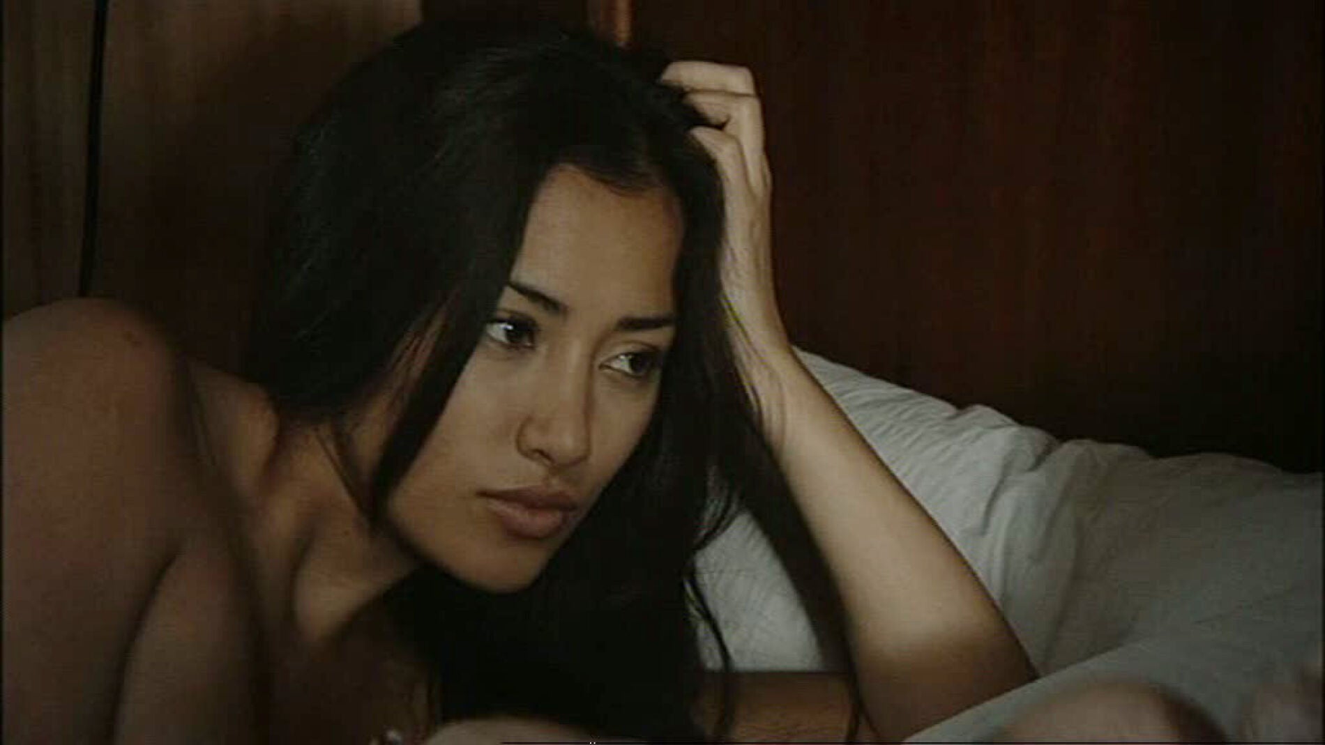 Estela se mete desnuda en la cama del capit&aacute;n