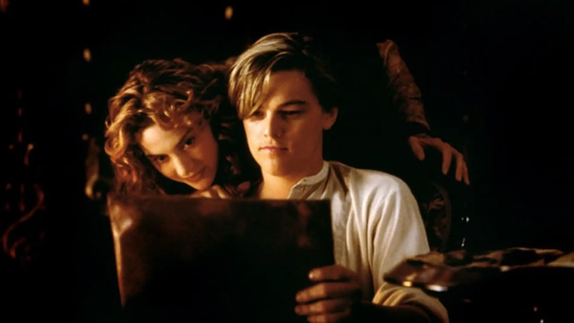 DiCaprio, junto a Kate Winslet en una escena de 'Titanic'