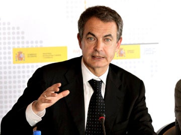 Zapatero en su rueda de prensa en Singapur