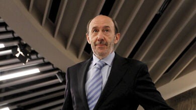 Varios dirigentes del PSOE piden que sólo Rubalcaba se presente a las primarias